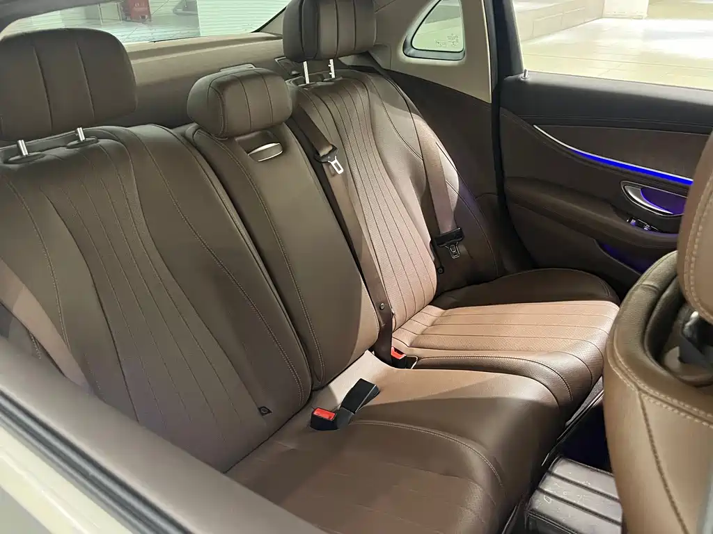 Mercedes-Benz E-Class — миниатюра 12
