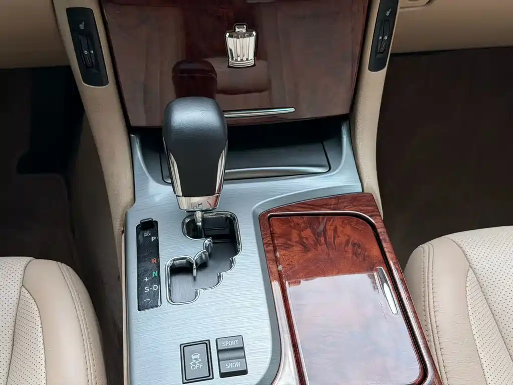 Toyota Crown — миниатюра 9