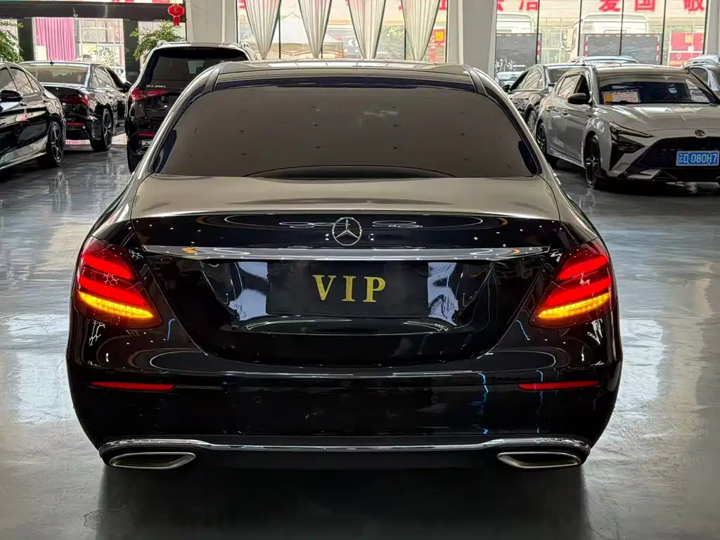 Mercedes-Benz E-Class — миниатюра 8