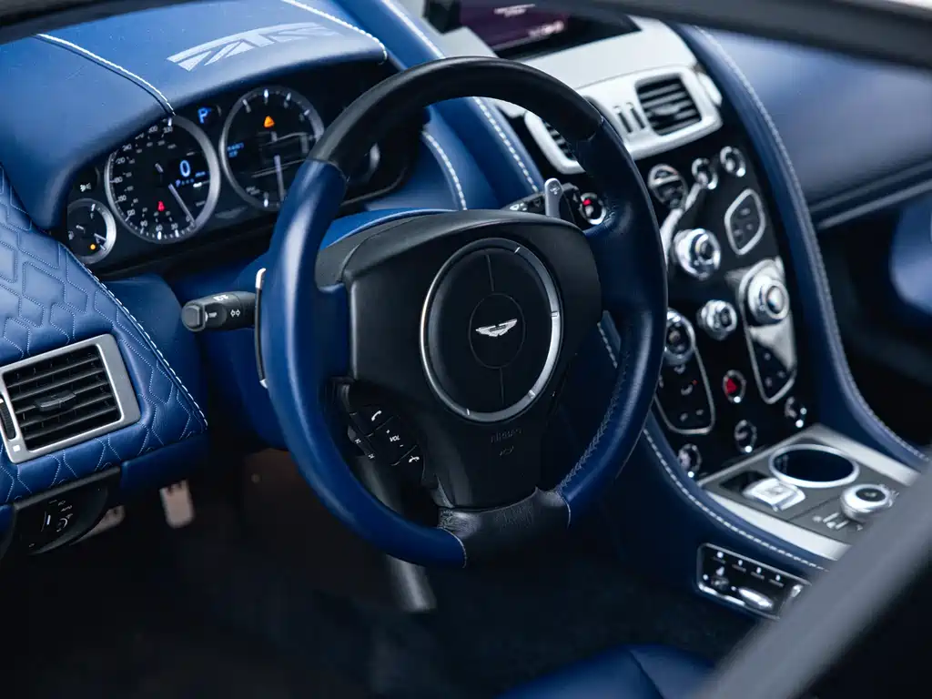 Aston Martin Rapide — миниатюра 12