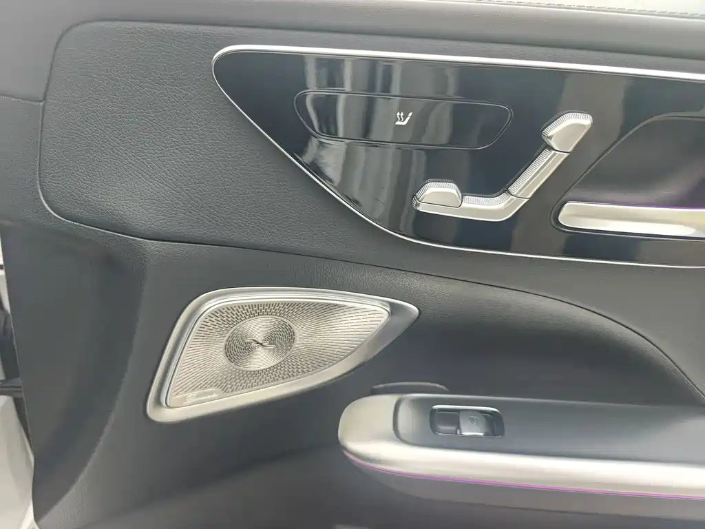 Mercedes-Benz C-Class — миниатюра 18