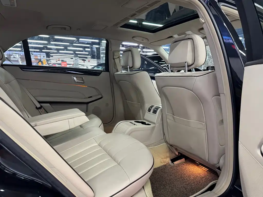 Mercedes-Benz E-Class — миниатюра 12