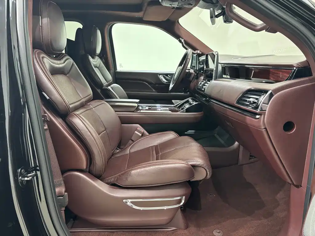 Lincoln Navigator — миниатюра 13