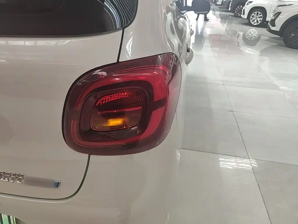 Wuling MINIEV — миниатюра 8