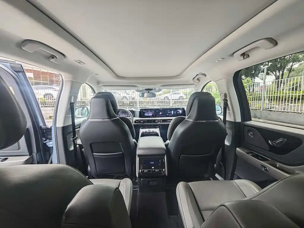 Lincoln Aviator — миниатюра 18