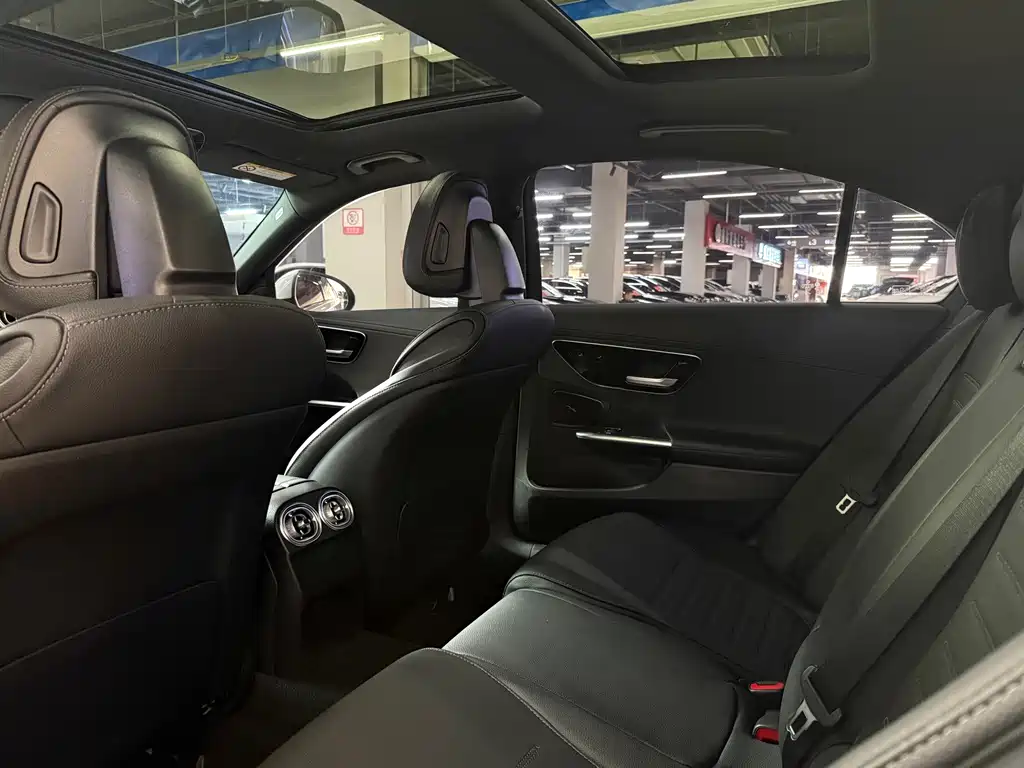 Mercedes-Benz C-Class — миниатюра 6