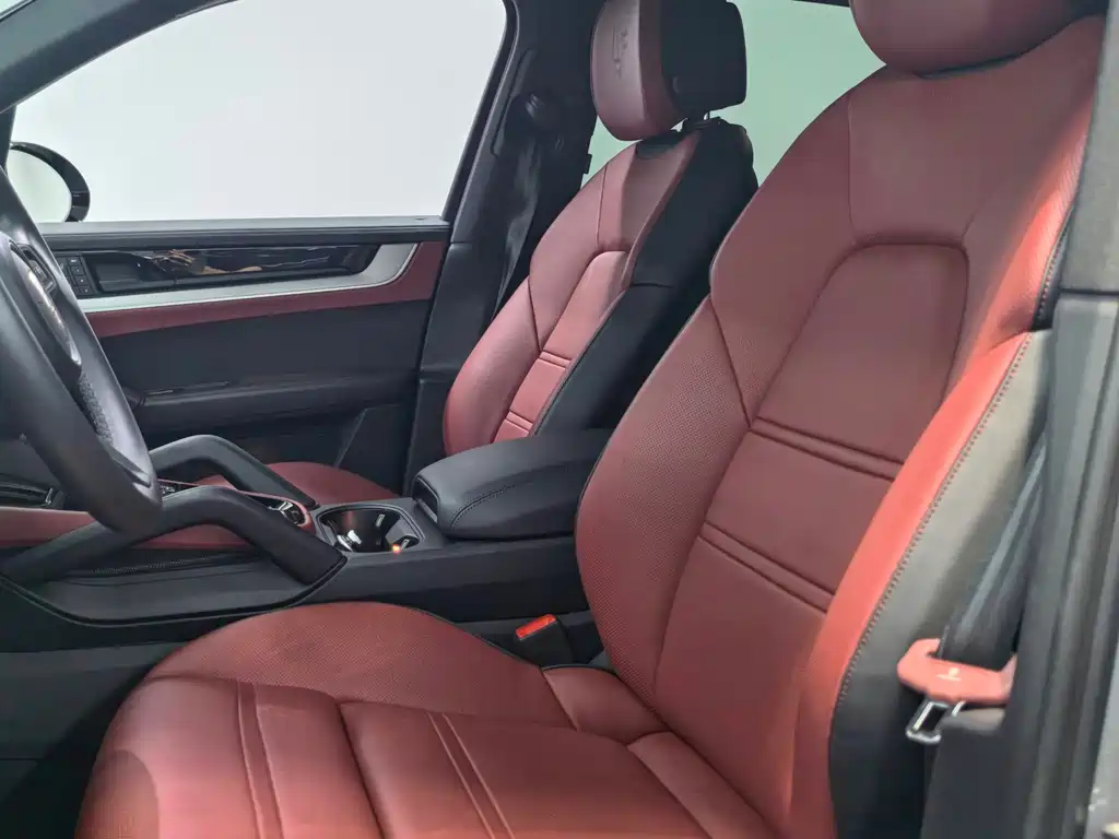 Porsche Cayenne — миниатюра 6