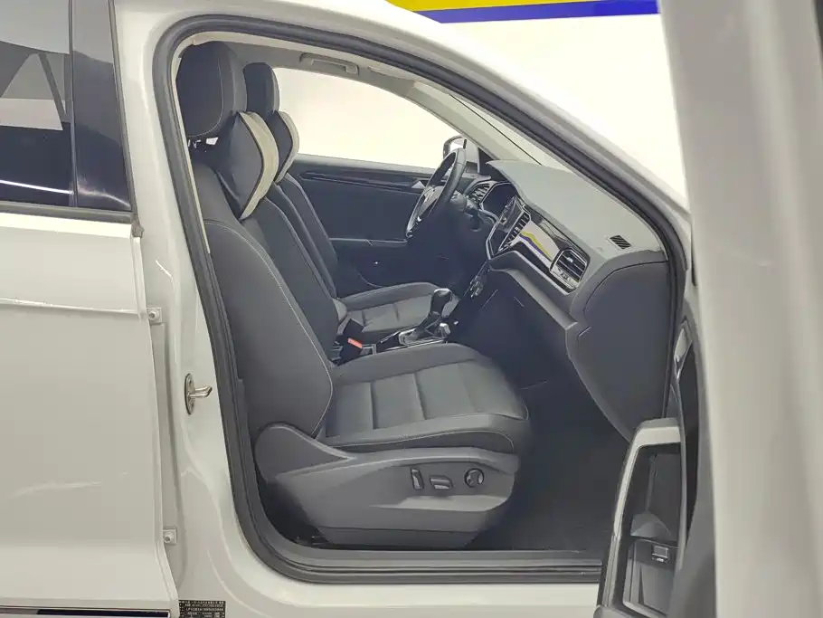 Volkswagen T-Roc — миниатюра 8