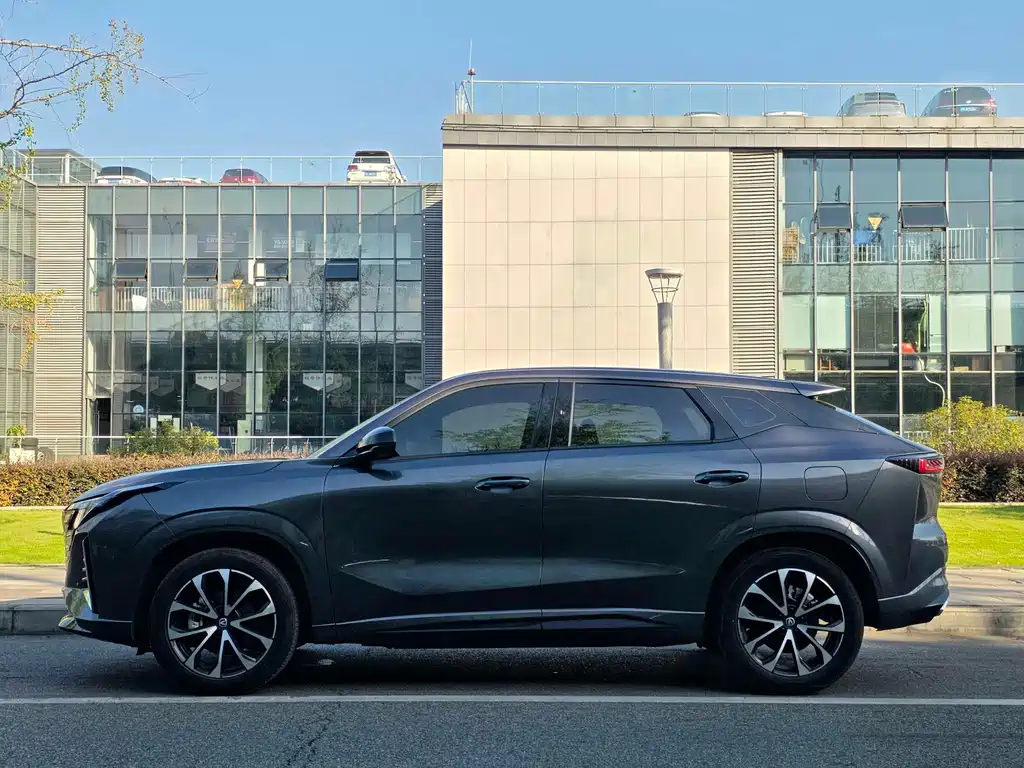 Changan UNI-Z New Energy — миниатюра 8