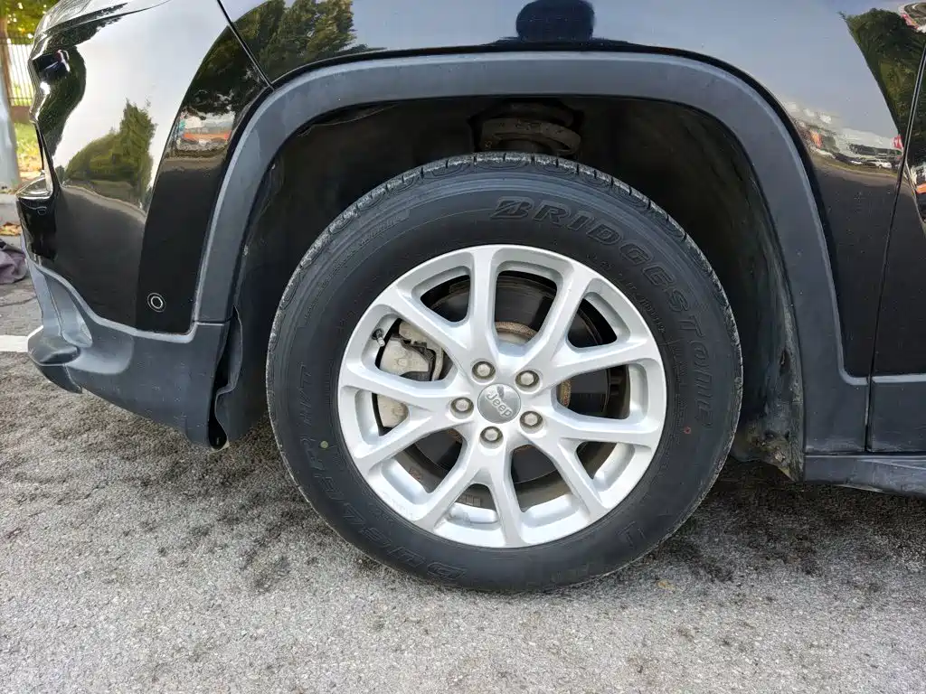 Jeep Cherokee — миниатюра 23