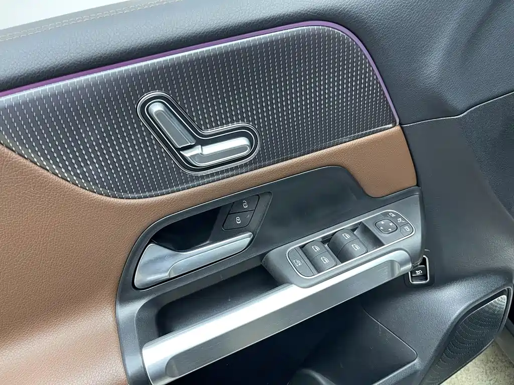 Mercedes-Benz GLB — миниатюра 12