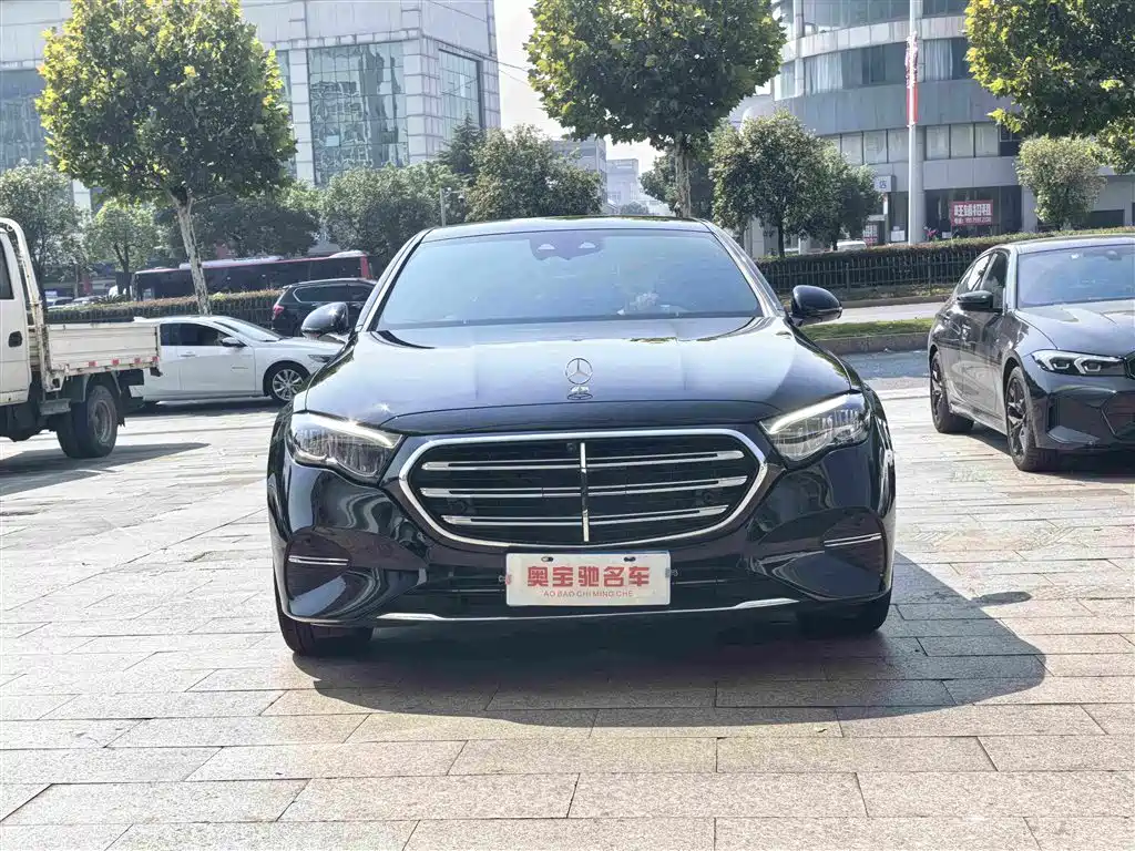 Mercedes-Benz E-Class — миниатюра 2