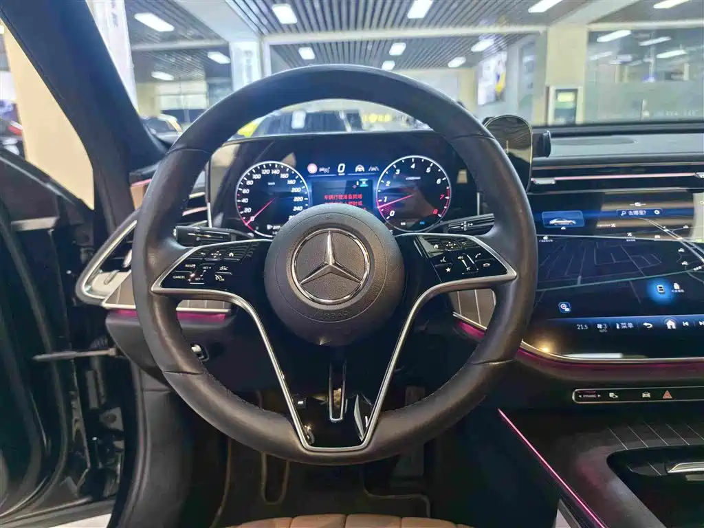 Mercedes-Benz E-Class — миниатюра 15