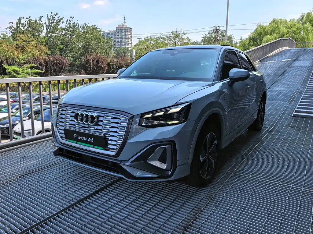 Audi Q2L E-tron