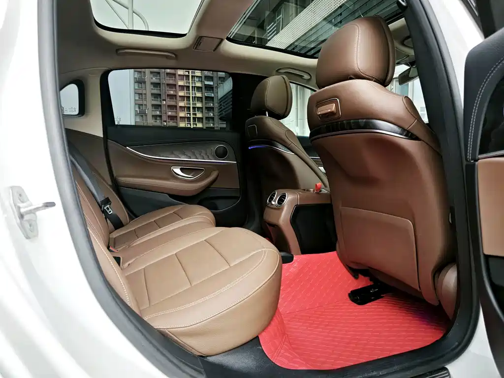 Mercedes-Benz E-Class — миниатюра 10