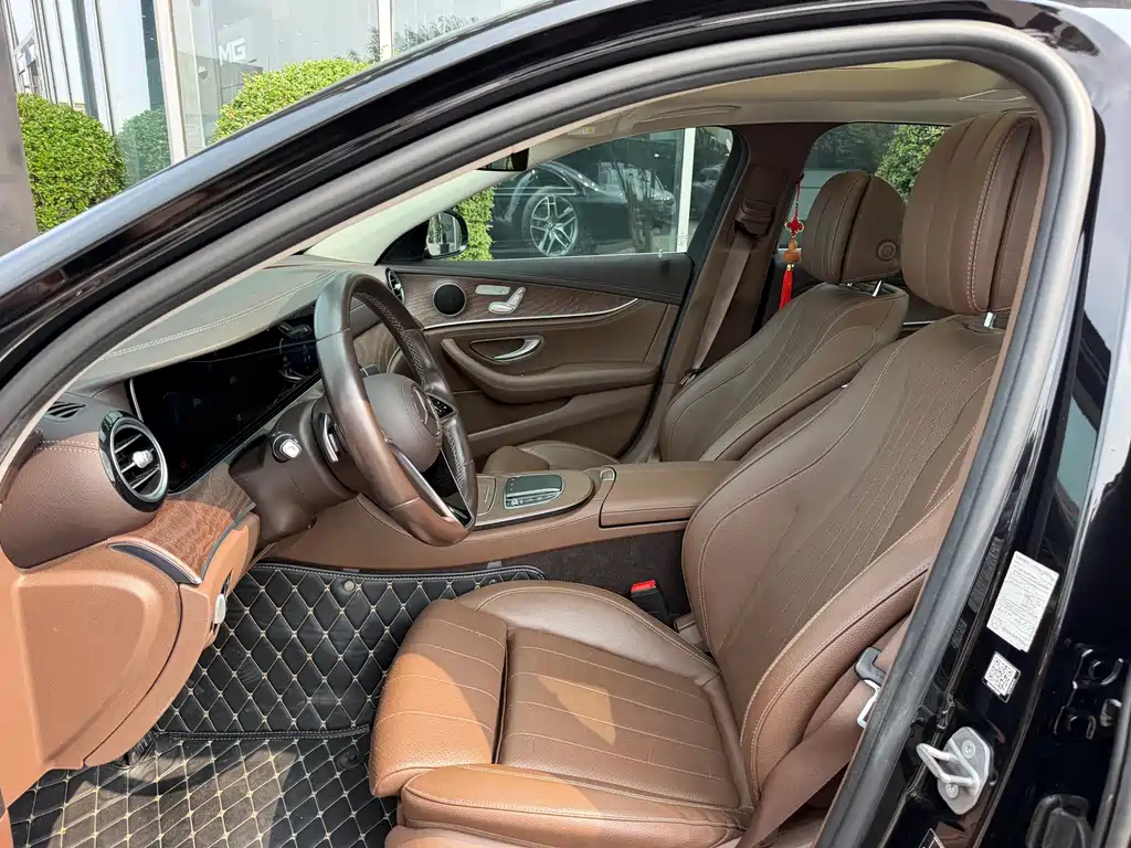 Mercedes-Benz E-Class — миниатюра 7