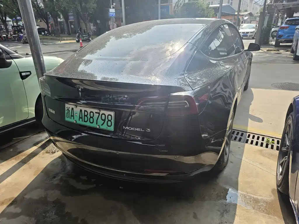 Tesla Model 3 — миниатюра 18