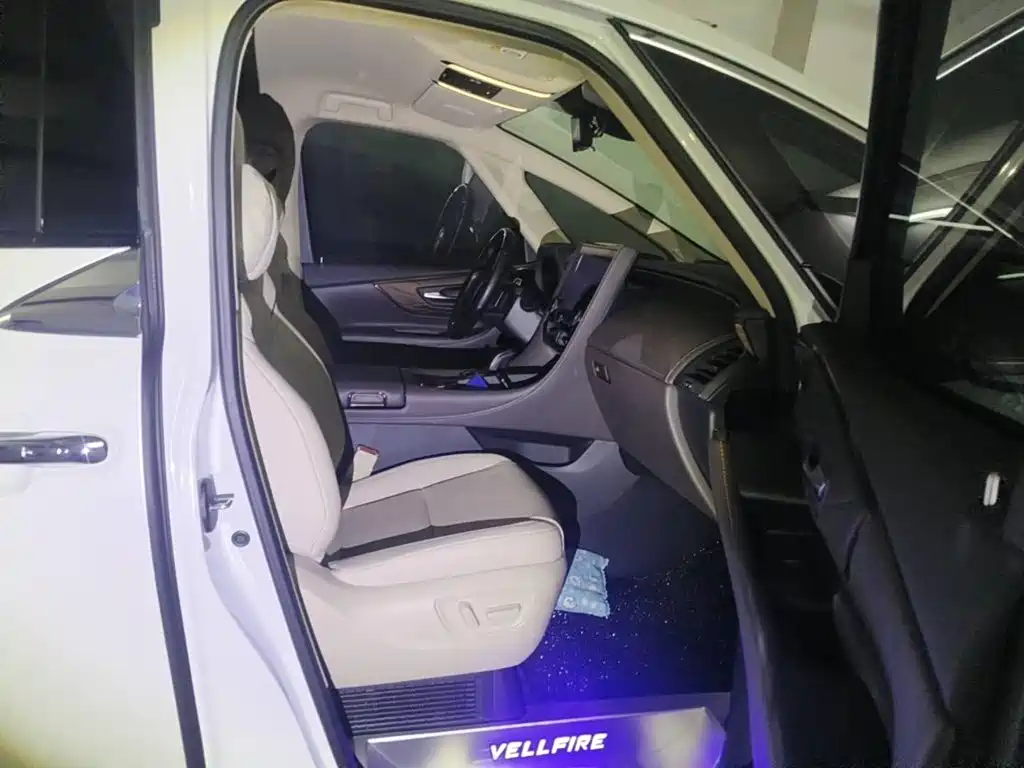 Toyota Vellfire — миниатюра 4