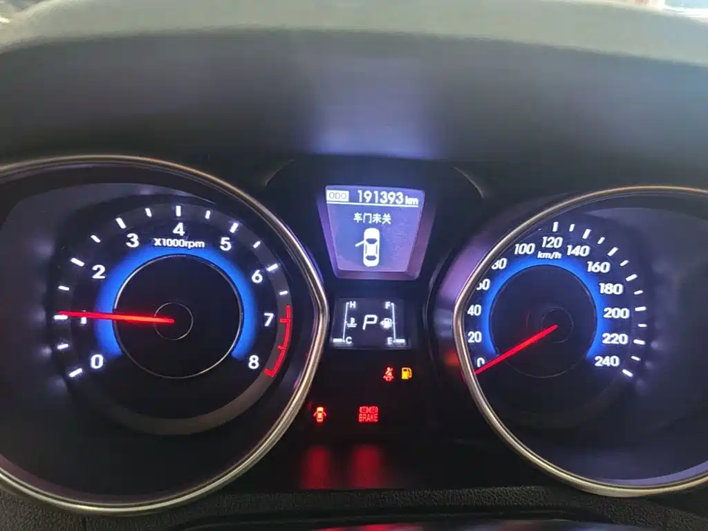 Hyundai Elantra Langdong — миниатюра 12