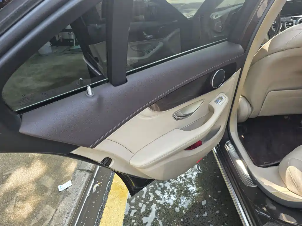 Mercedes-Benz C-Class — миниатюра 11