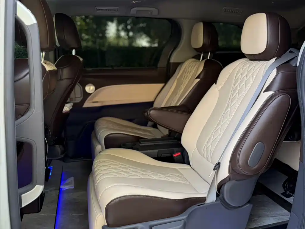Toyota Sienna — миниатюра 5