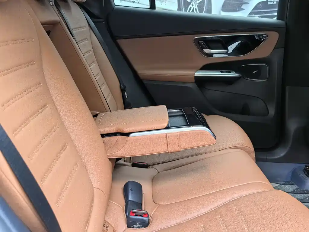 Mercedes-Benz GLC — миниатюра 12