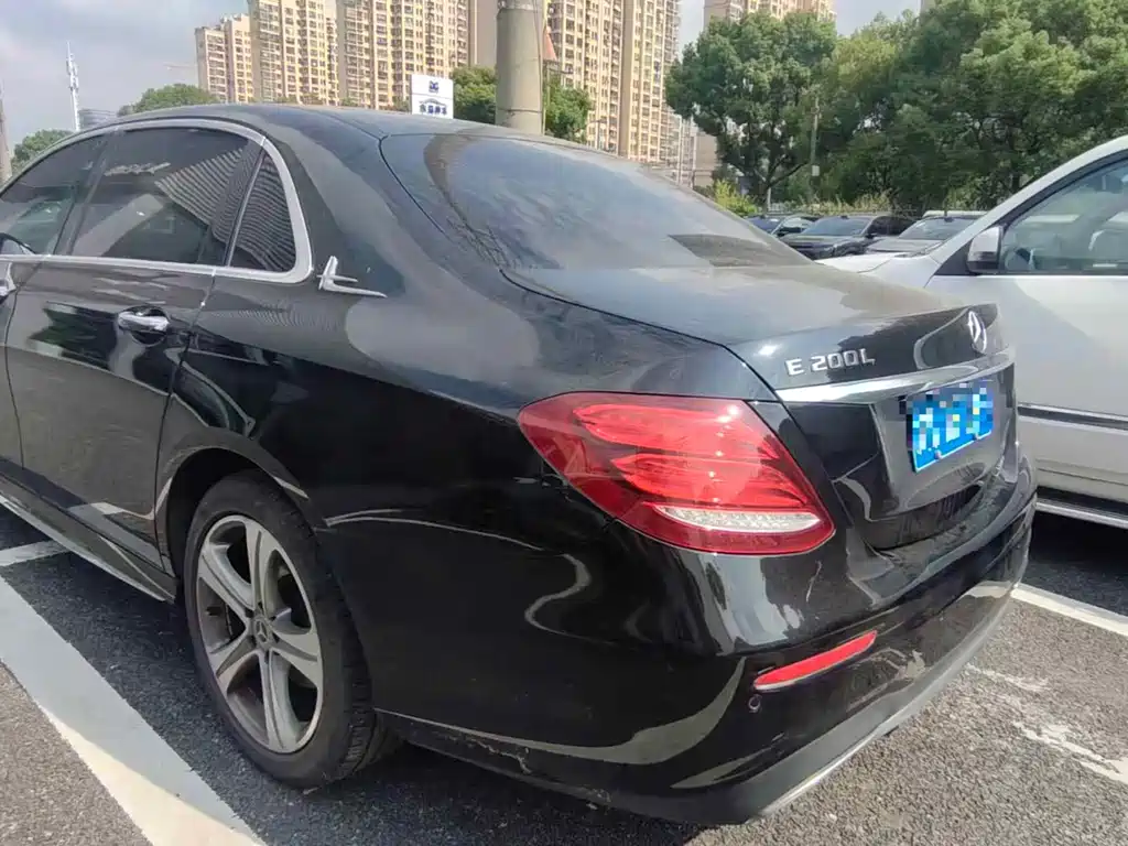 Mercedes-Benz E-Class — миниатюра 17
