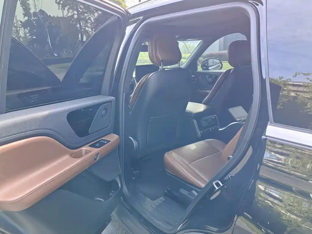 Lincoln Aviator — миниатюра 15