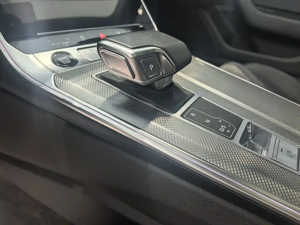 Audi A6L — миниатюра 12