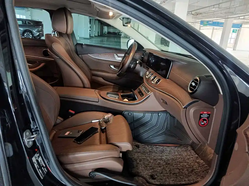 Mercedes-Benz E-Class — миниатюра 11