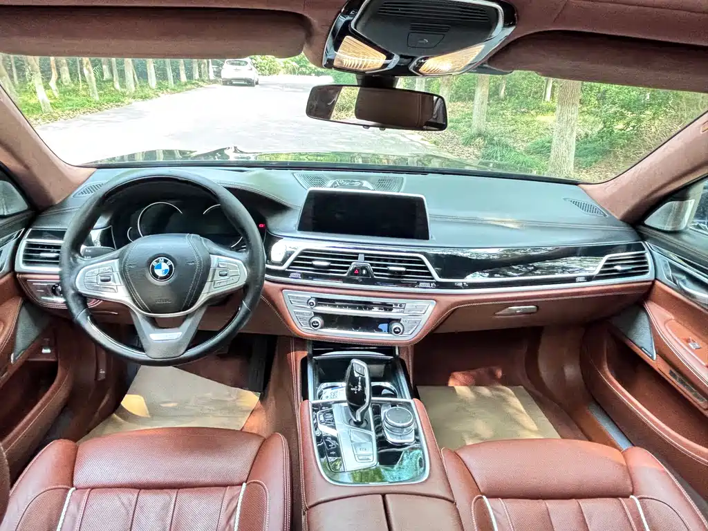 BMW 7 Series — миниатюра 3