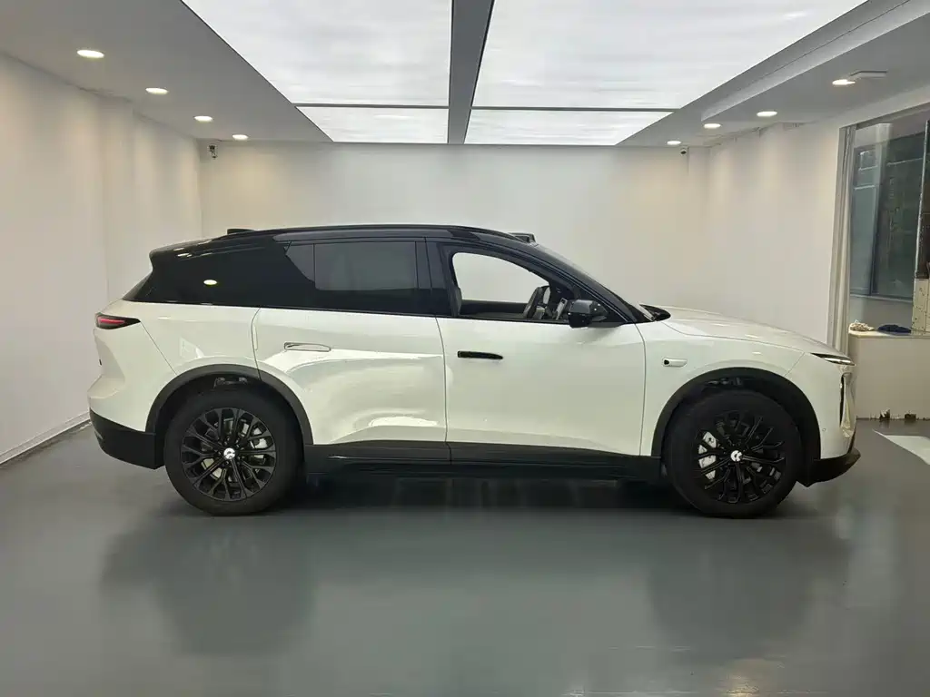NIO ES6 — миниатюра 10