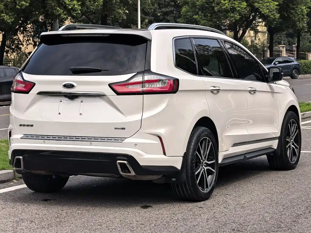 Ford Edge — миниатюра 7