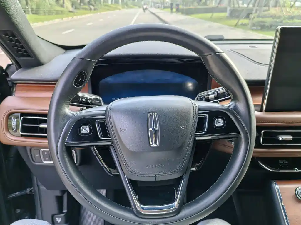 Lincoln Aviator — миниатюра 17