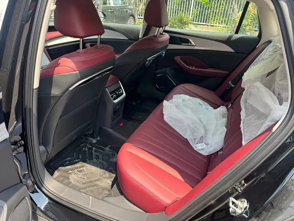 Hongqi H5 2025 2.0T AT