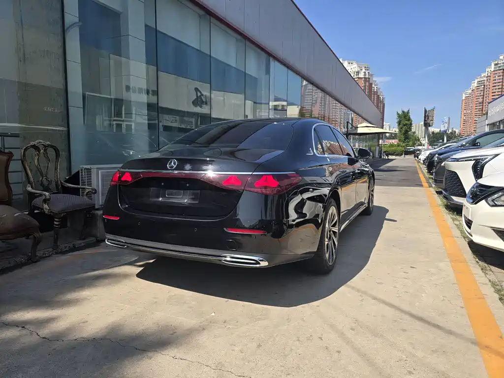 Mercedes-Benz E-Class — миниатюра 6