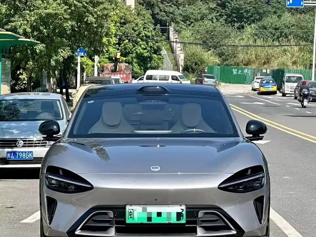 Xiaomi YU7 — миниатюра 2
