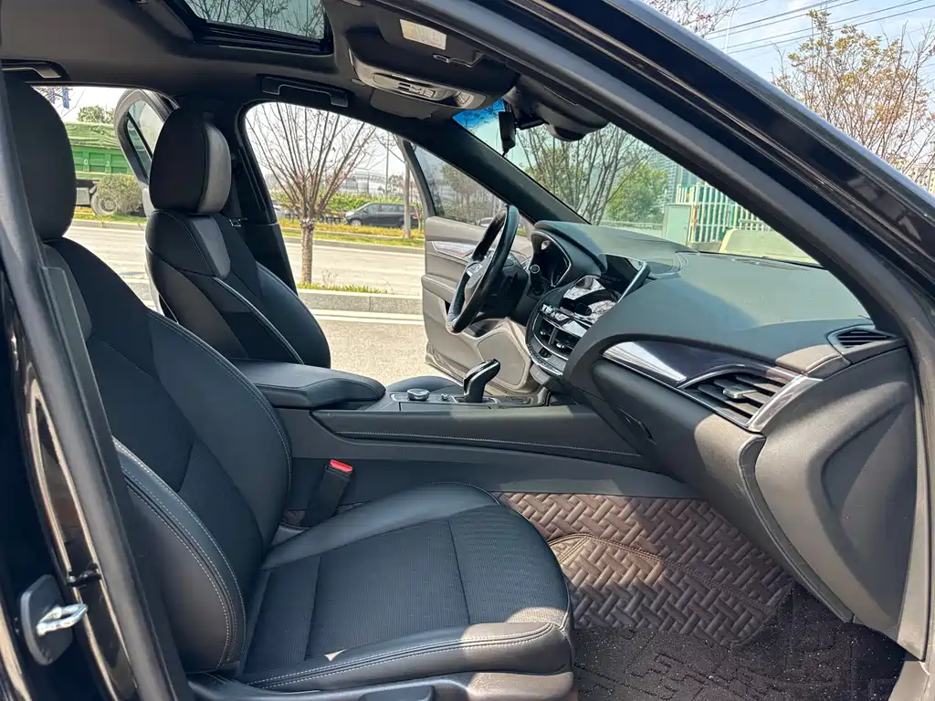 Cadillac CT5 — миниатюра 11