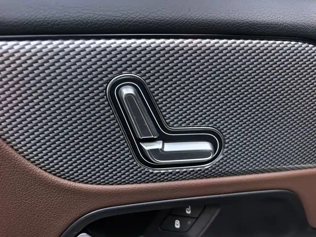 Mercedes-Benz GLB — миниатюра 10