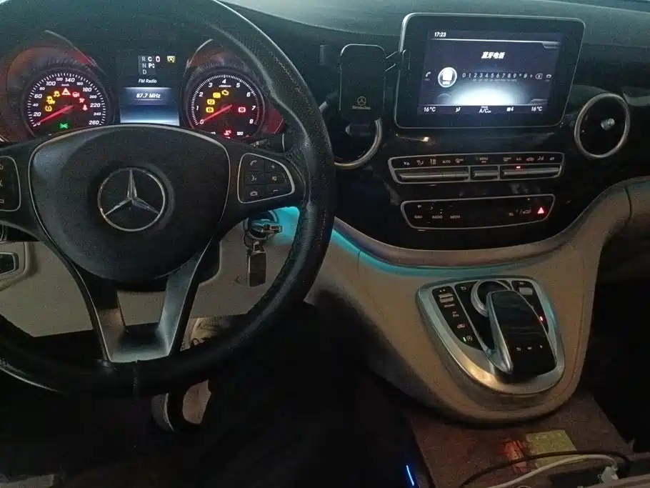 Mercedes-Benz V-Class — миниатюра 12