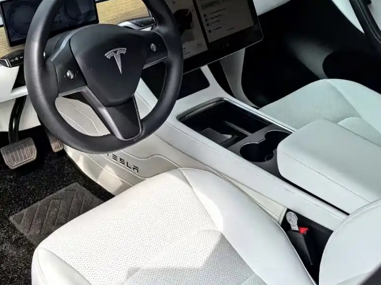 Tesla Model Y — миниатюра 4