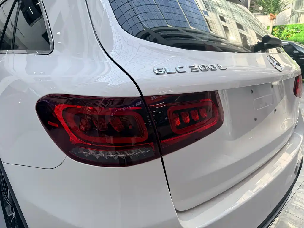 MERCEDES-BENZ GLC