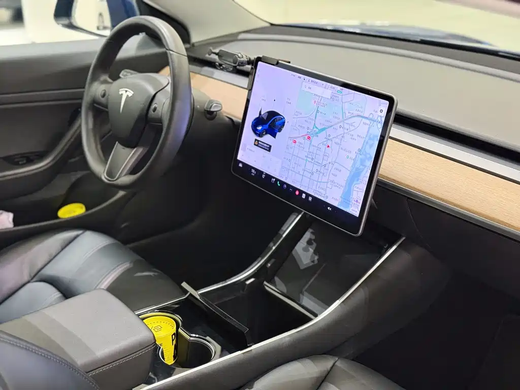 Tesla Model 3 — миниатюра 11