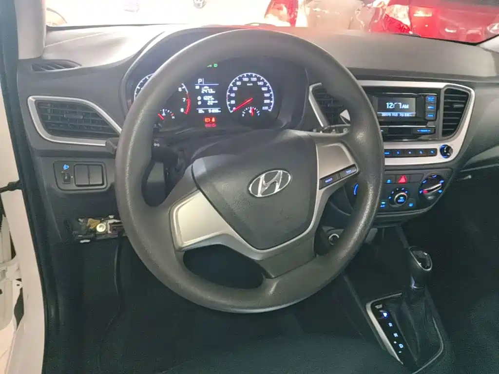 Hyundai Verna RV — миниатюра 11
