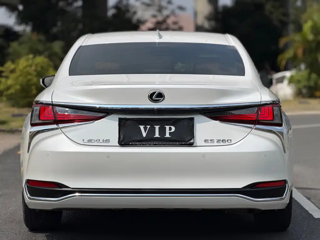 Lexus ES — миниатюра 13