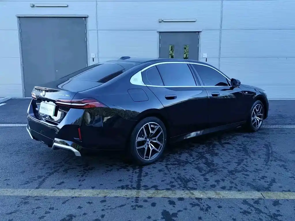 BMW i5 — миниатюра 5