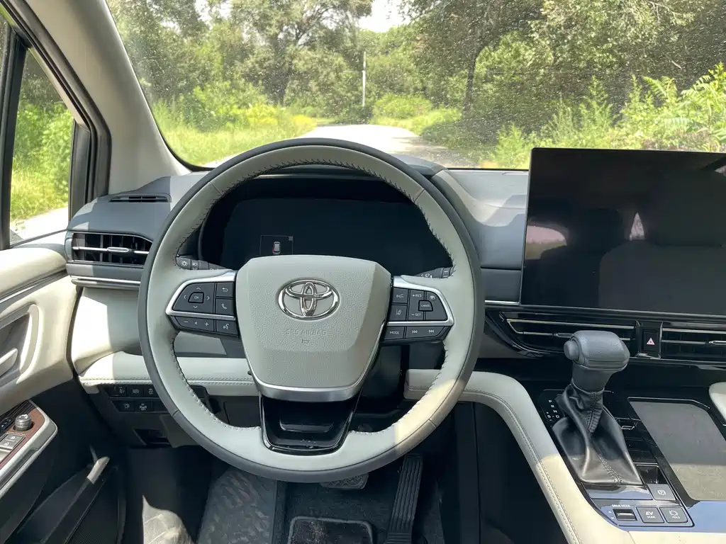 Toyota Sienna — миниатюра 7