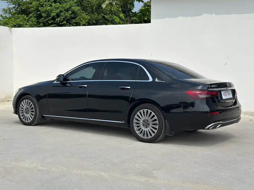 Mercedes-Benz E-Class — миниатюра 21