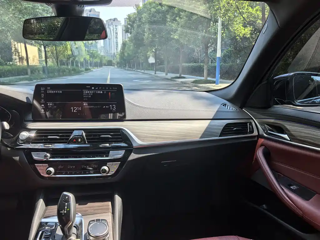 BMW 5 Series — миниатюра 8