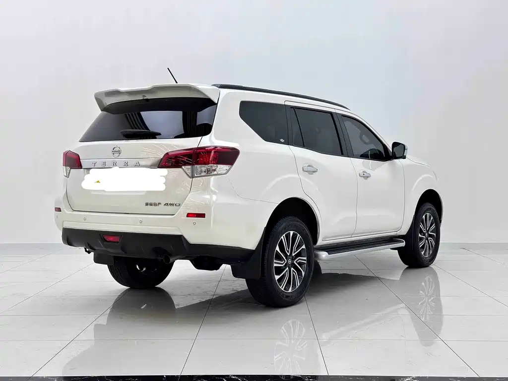Nissan Terra — миниатюра 3